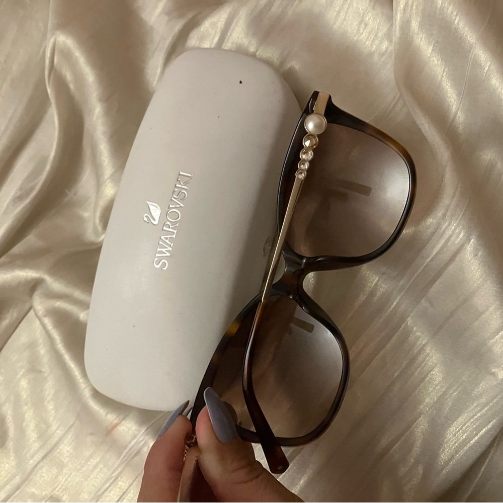 Swavoski Tortoise Shell Sunglasses - Picture 3 of 3